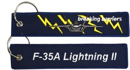 Bild von F-35 A Lightning II breaking barriers Schlüsselanhänger dunkelblau